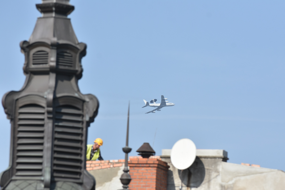 avax Amerykański samolot z radarem nad Poznaniem - Wojtek Wardejn