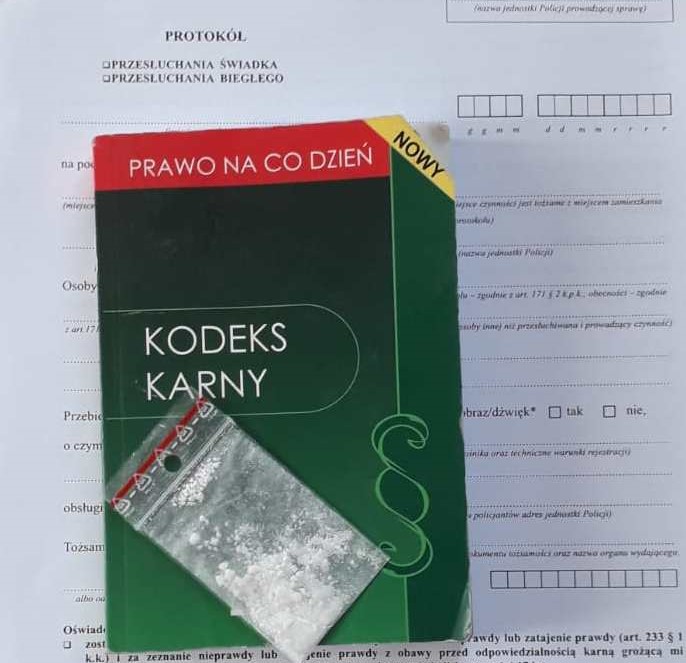 Przyszedł na komisariat z narkotykami w kieszeni - KPP Złotów 