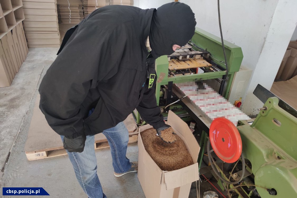Policja zlikwidowała fabrykę papierosów - CBŚP
