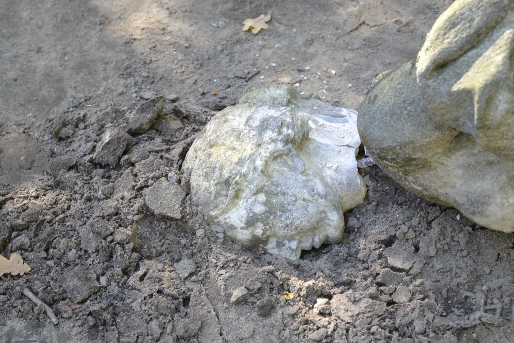 muzeum rogalin rzeźba selfie - Muzeum Pałac w Rogalinie
