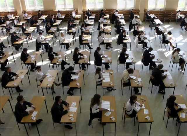 Egzamin maturalny - sala - Radio Poznań