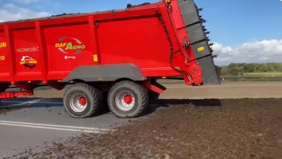 Protest rolników wysypany obornik - TT: Marcin_Pazunczyn