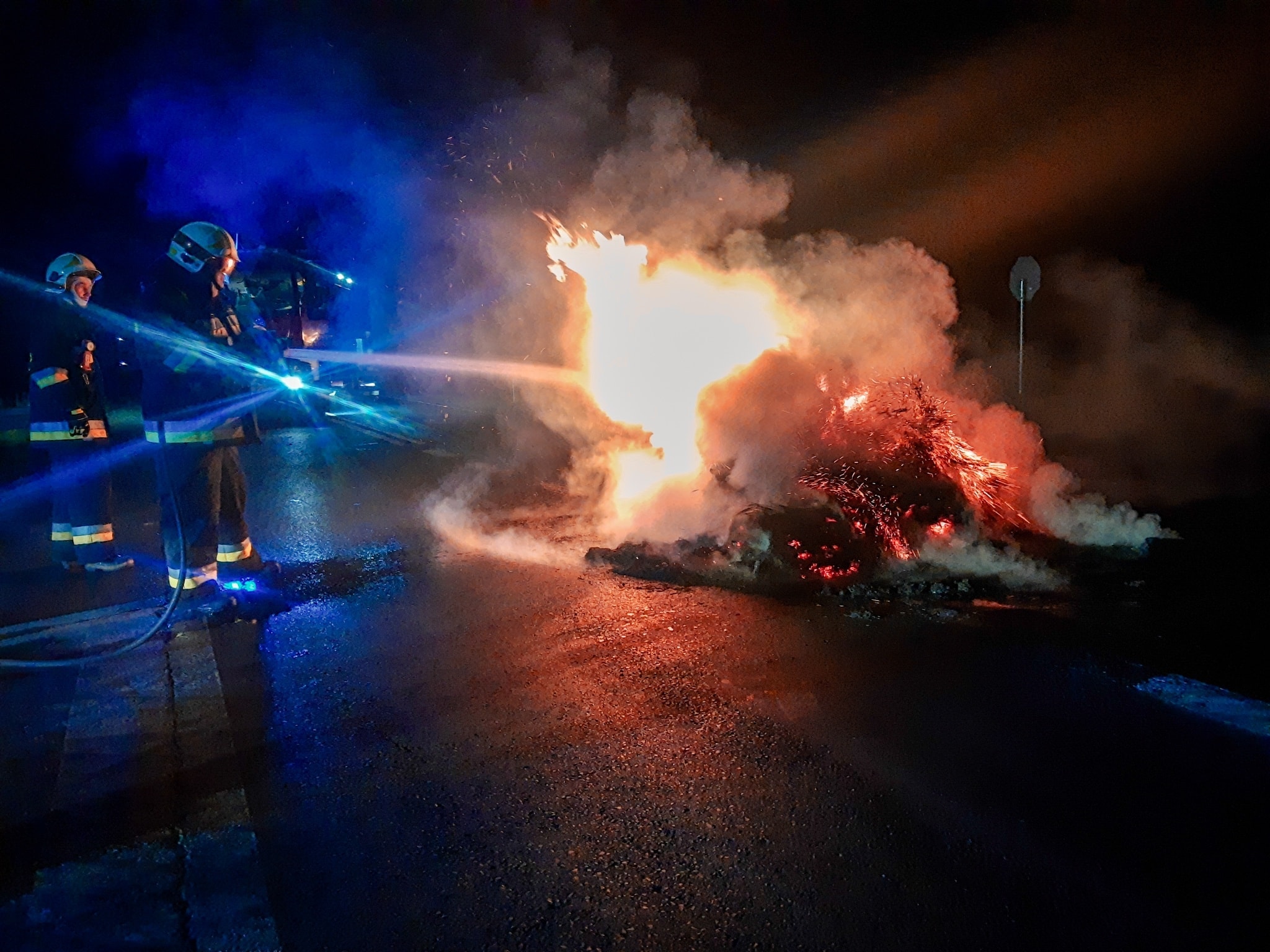 pożar balota protest rolników - FB:  Ochotnicza Straż Pożarna w Czerniejewie