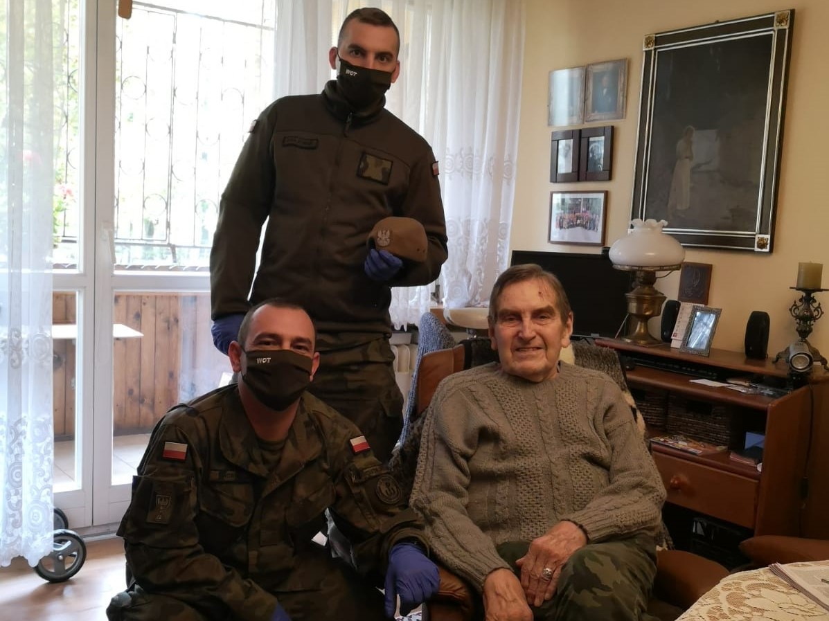 Wielkopolscy terytorialsi dostarczają paczki Powstańcom - 12 Wielkopolska Brygada Obrony Terytorialnej