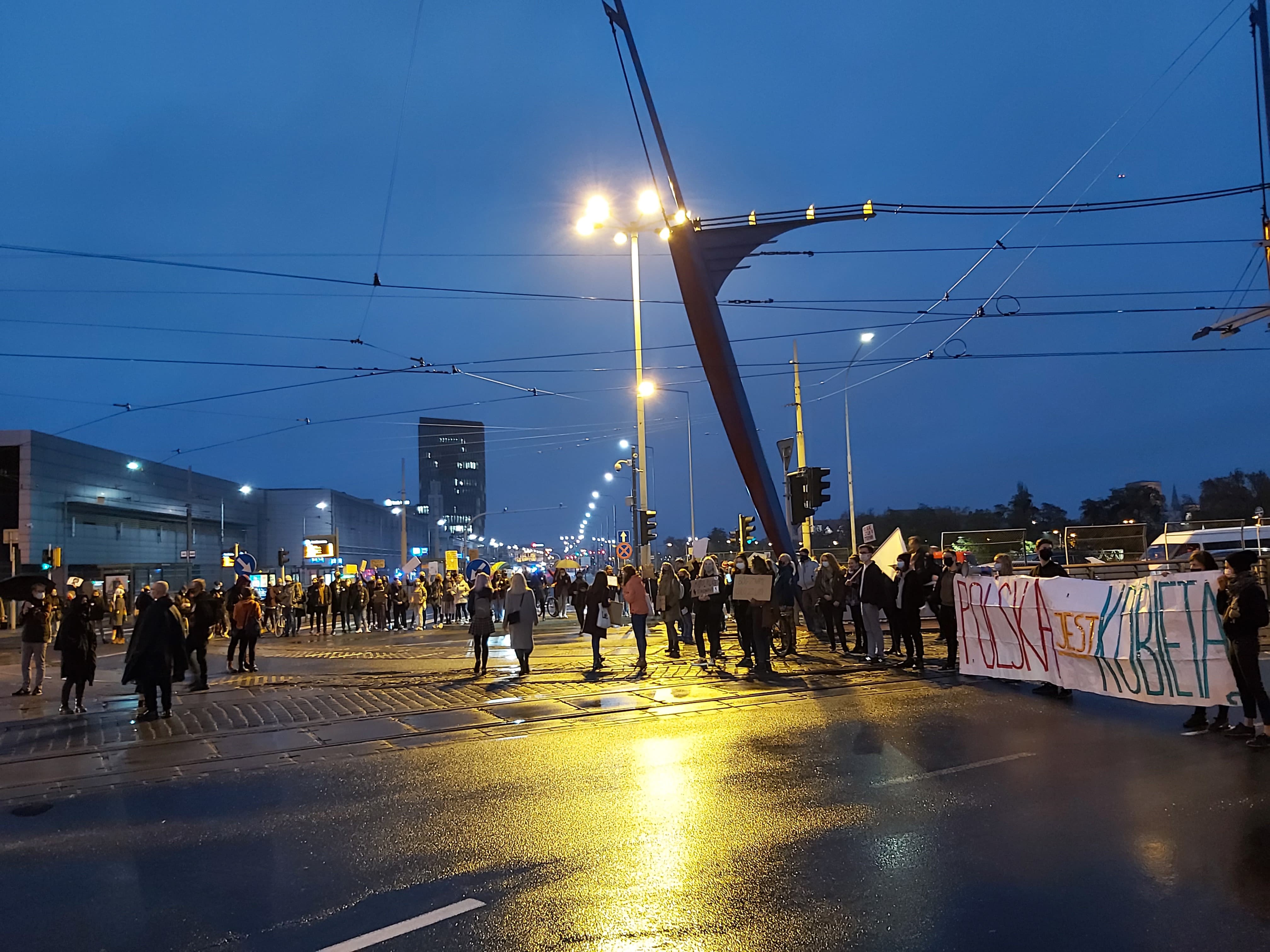 most dworcowy zablokowany protest - Krzysztof Polasik