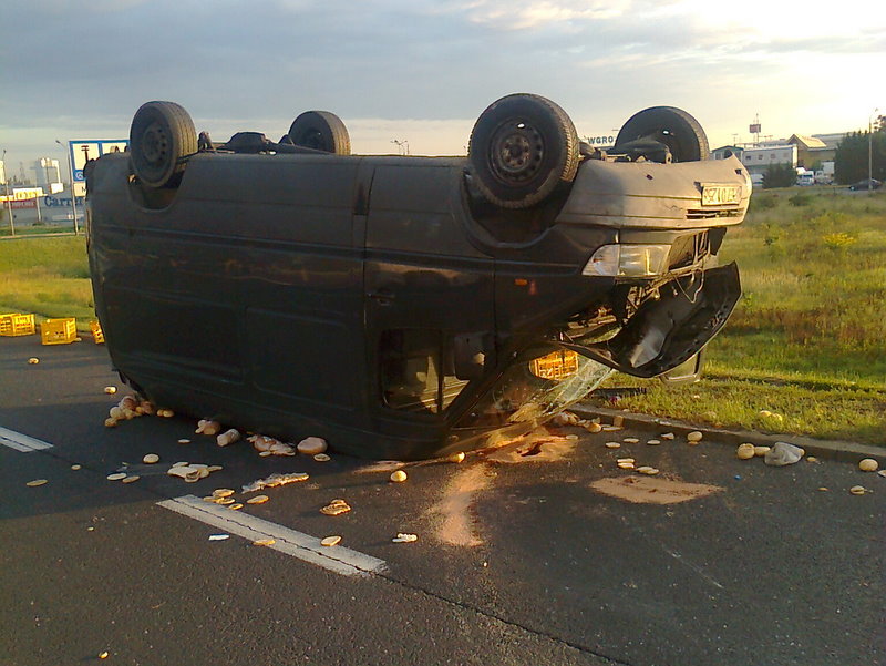 Kolizja na ul. Krzywoustego - bułki - Marcin Rutkowski - ZDM Poznań