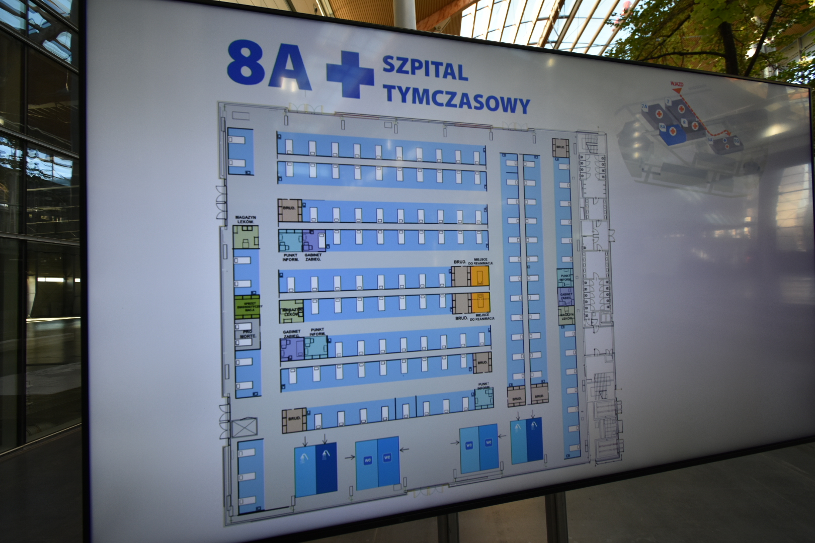 szpital tymczasowy na poznańskich targach - Wojtek Wardejn