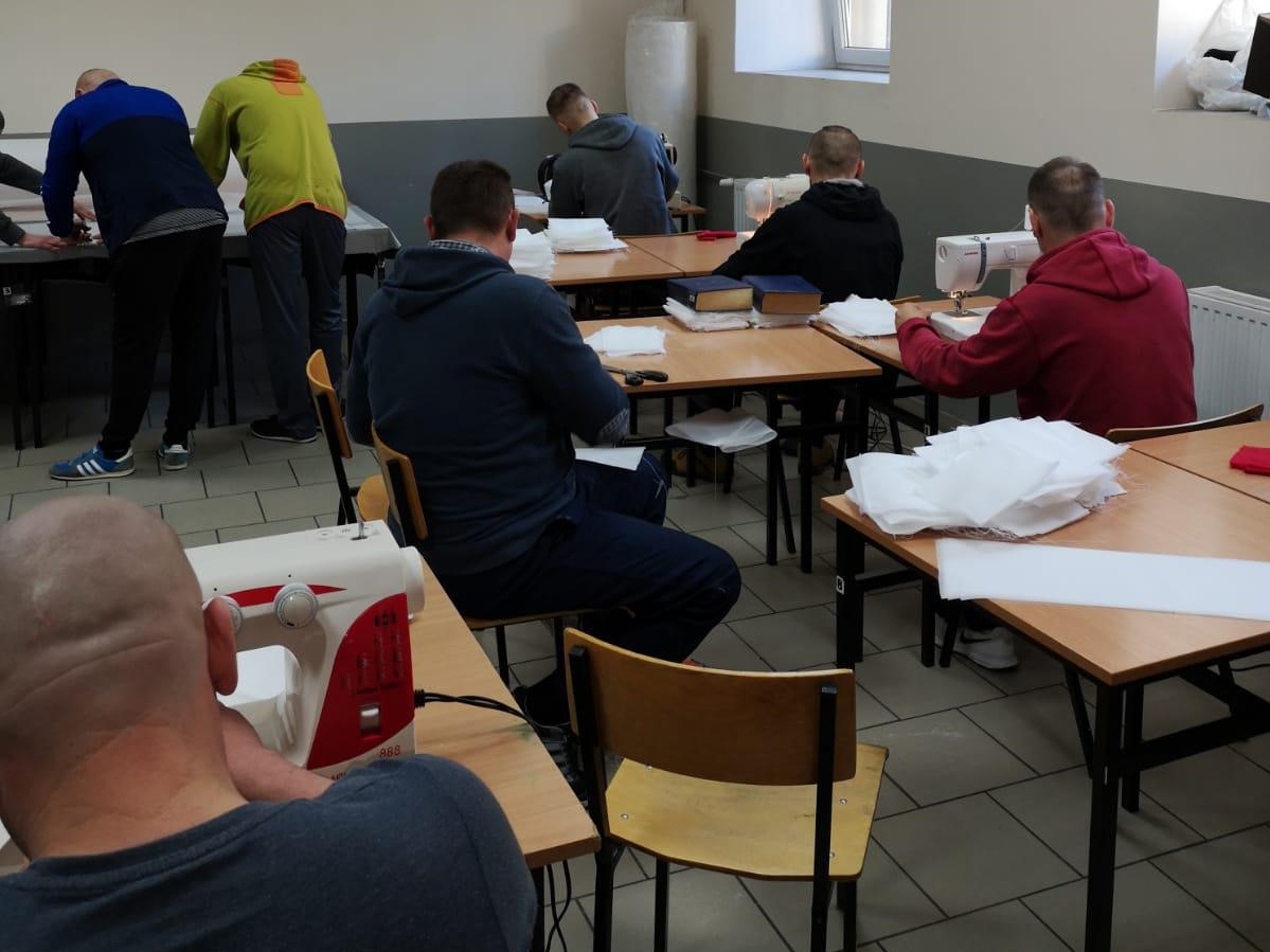 więźniowie więzienie areszt maseczki ostrów - mjr Waldemar Zaremba