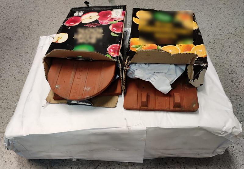 oszust wysyłał dachówki zamiast konsoli - KPP Leszno