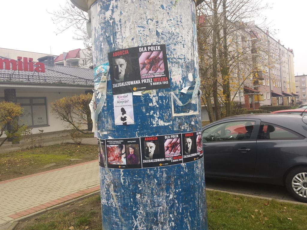 Hitler na plakatach antyaborcyjnych w Poznaniu i okolicach - Słuchacz