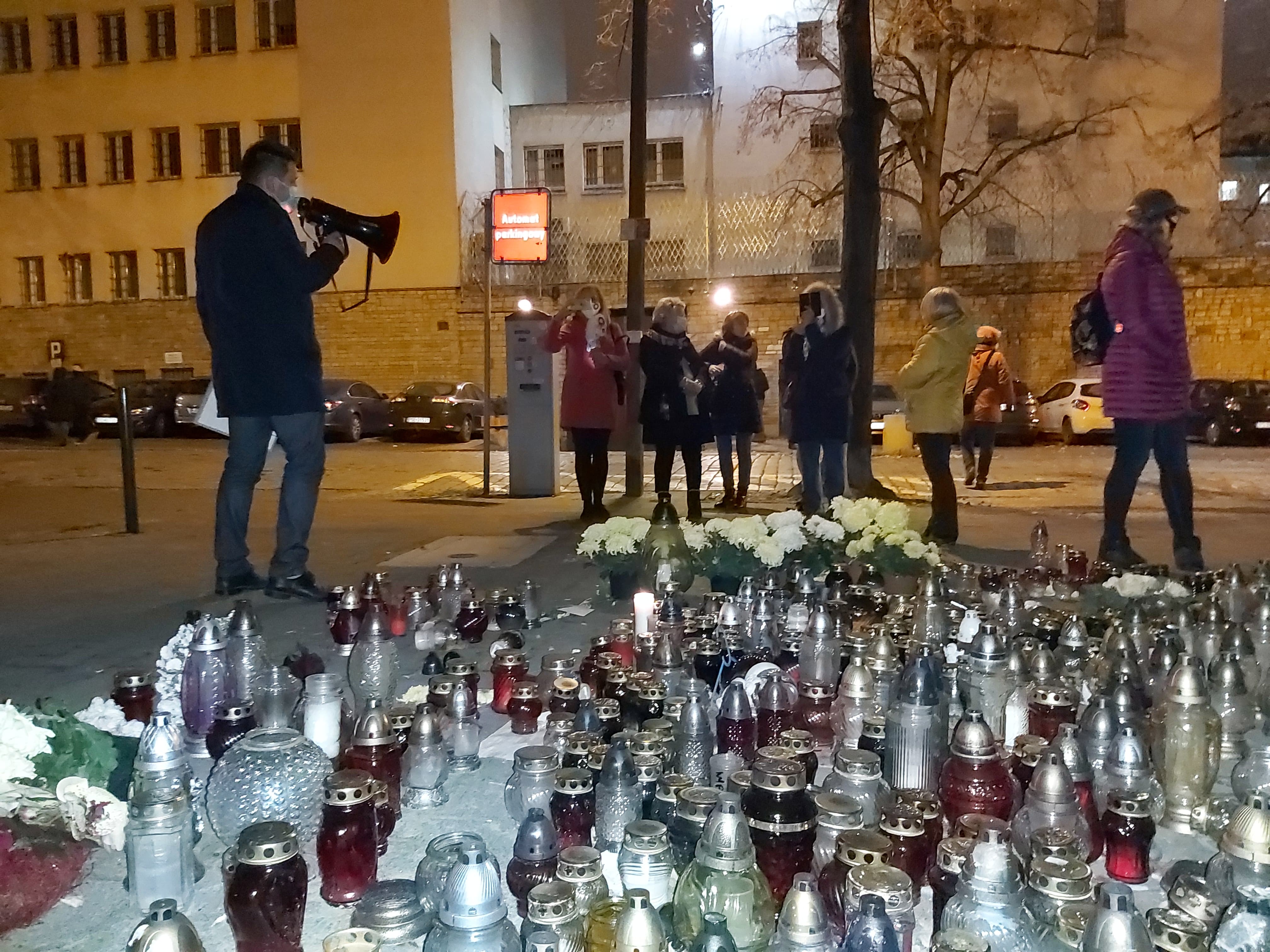 pikieta pod biurem pis poznań - Krzysztof Polasik