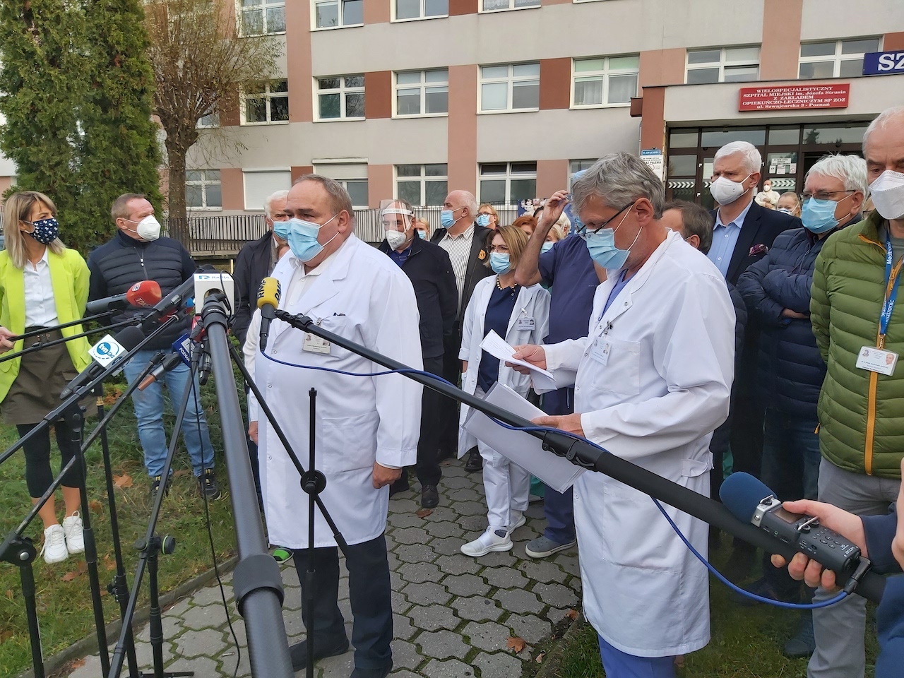 szpital strusia szwajcarska konferencja uwaga tvn - Krzysztof Polasik - Radio Poznań