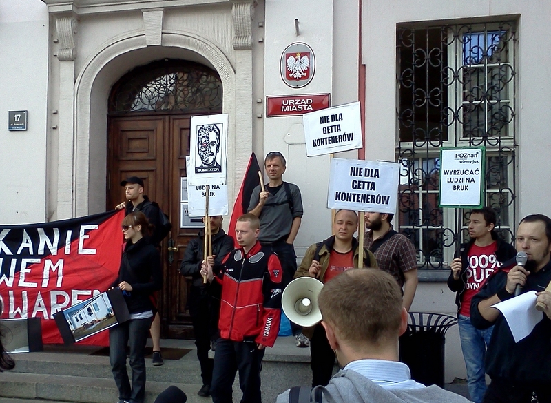 Protest anarchistów przed urzędem - Adam Michalkiewicz
