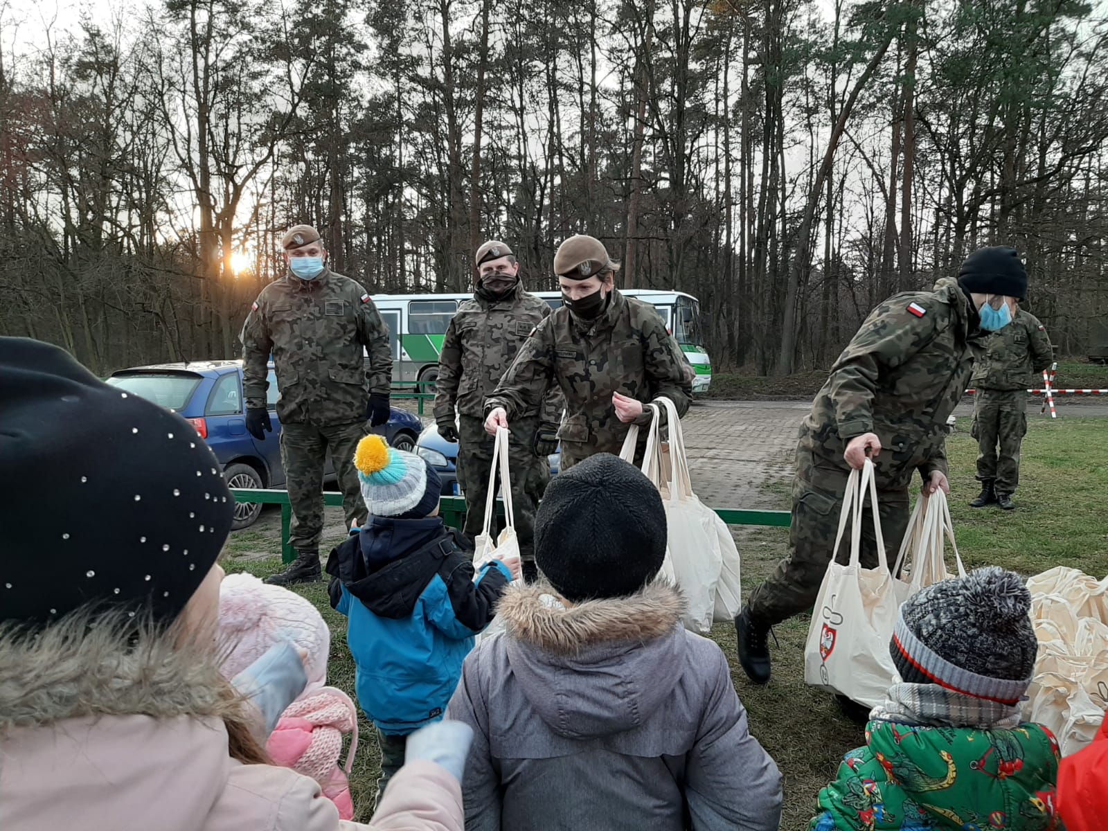 trytorialsi mikołajki dom dziecka poznań - ppor. Anna JASIŃSKA - PAWLIKOWSKA