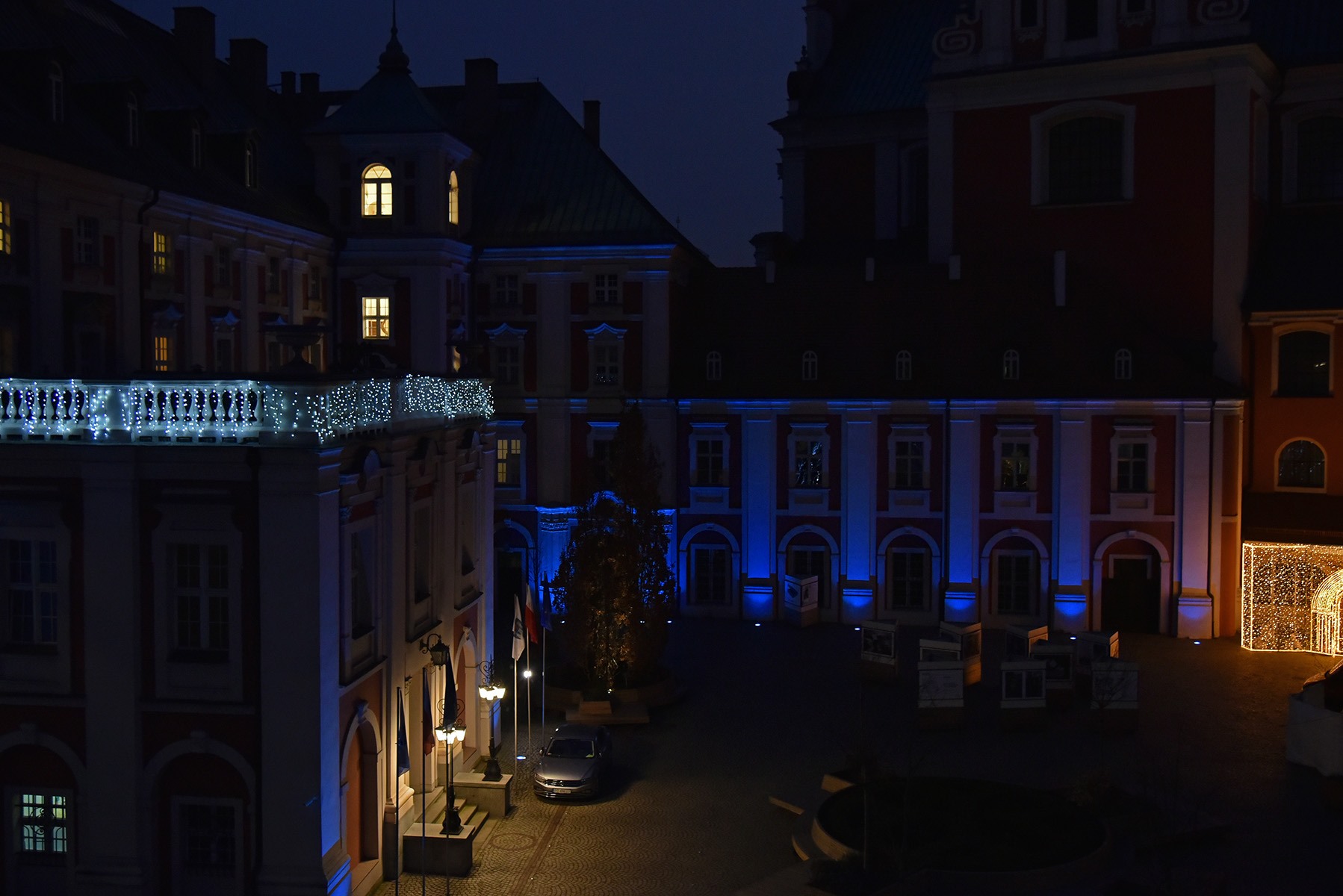 urząd poznań na niebiesko protest - FB: Jacek Jaśkowiak