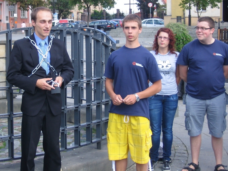 Kandydat zakuty łańcuchem - Rafał Muniak