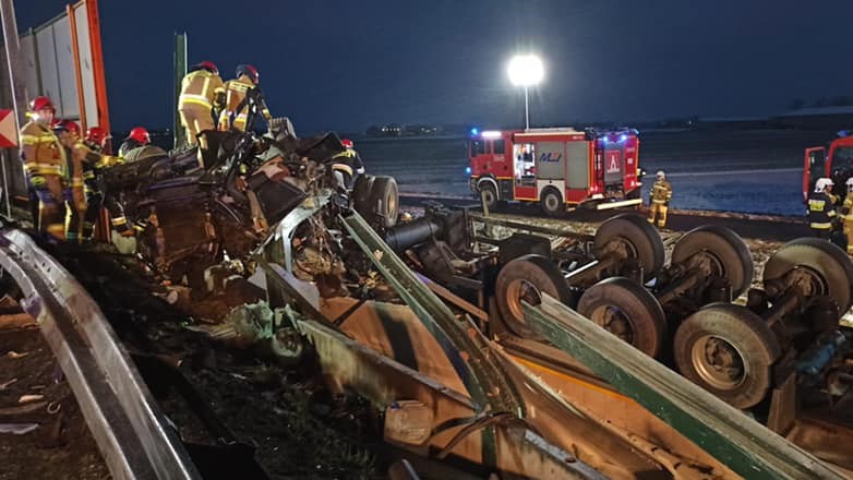 wypadek węzeł poznań wchód ciężrówka wypadła z drogi - KMP Poznań