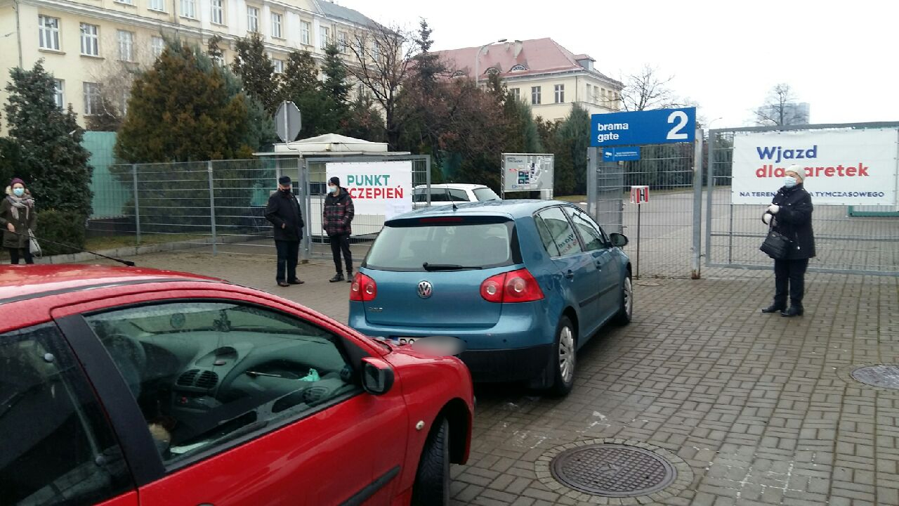 szczepienie seniorów targi punkt szczepień  - Magdalena Konieczna 