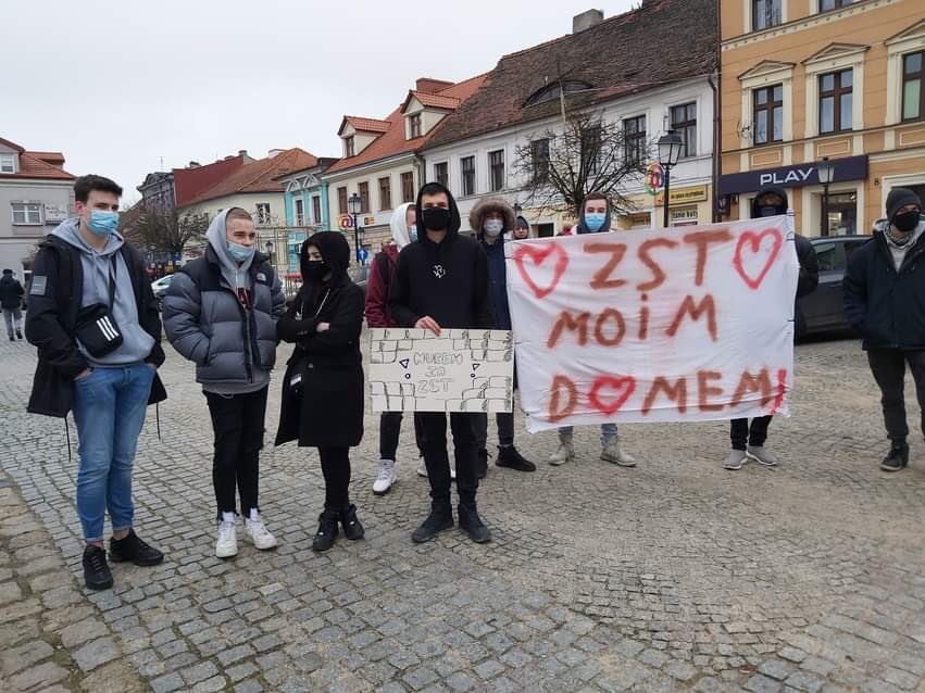 Protest przeciwko zamknięciu szkoły w Koninie - Organizatorzy protestu