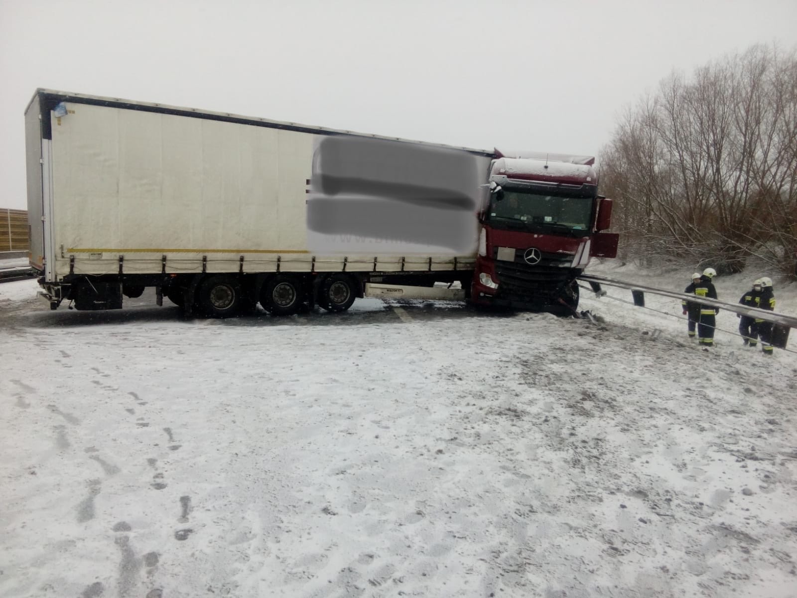 zablokowana a2 wypadek śnieg - TT: Andrzej Borowiak