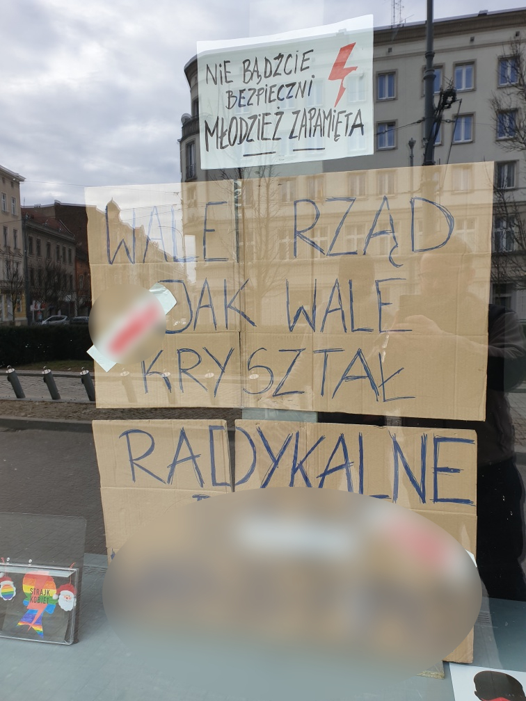 Słuchacz/Zdjęcie witryny Baraku Kultury