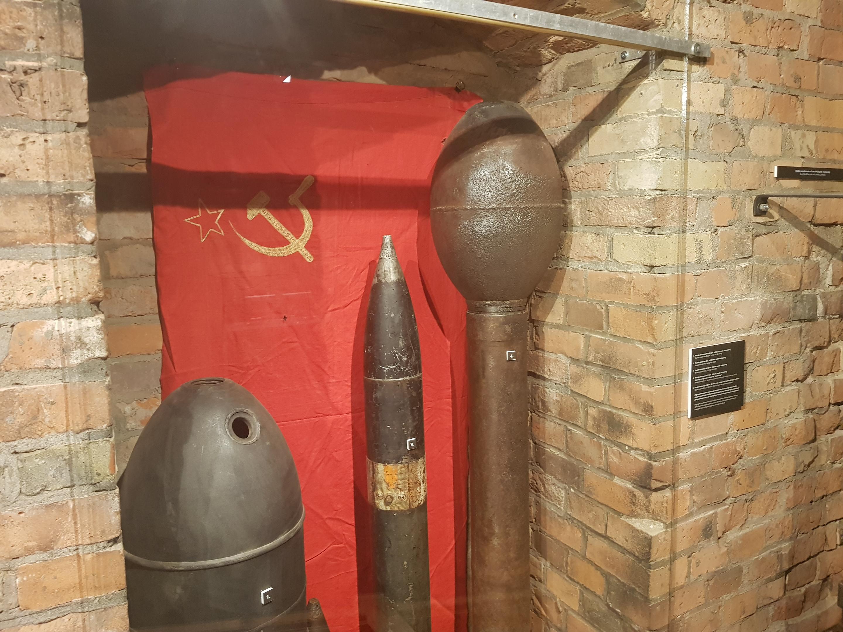 flaga sowiecka  sierp i młot  - Hubert Jach - Radio Poznań