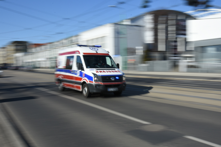 karetka pogotowie ambulans - Wojtek Wardejn