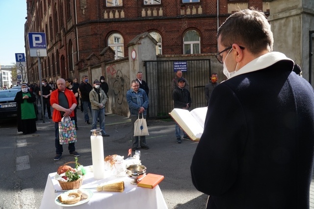 wielkanocne śniadanie poznań śniadanie wielkanocne  - caritaspoznan.pl