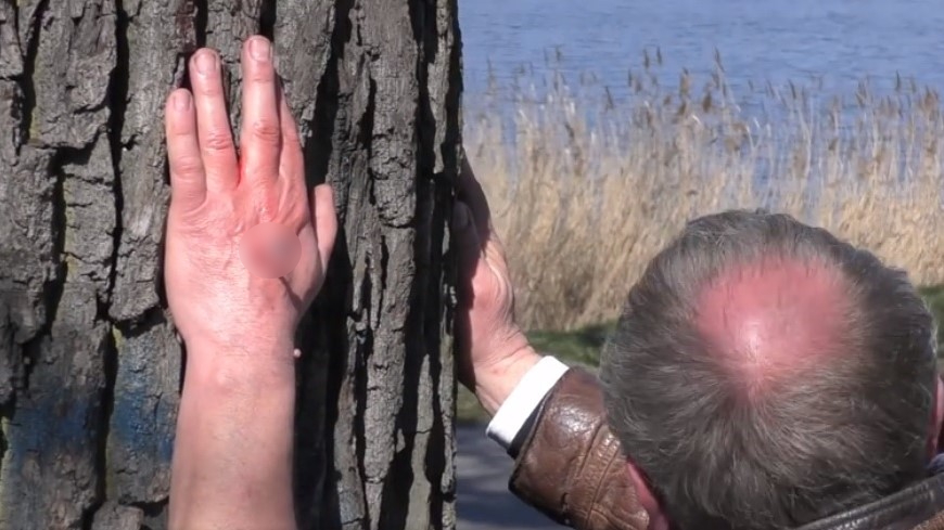 pan boguś bogdan bentyn przybił się do drzewa - FB: Bogdan Bentyn