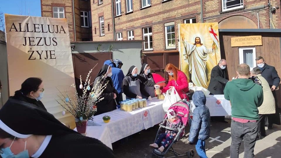 śniadanie wielkanocne caritas poznań - Caritas Poznań