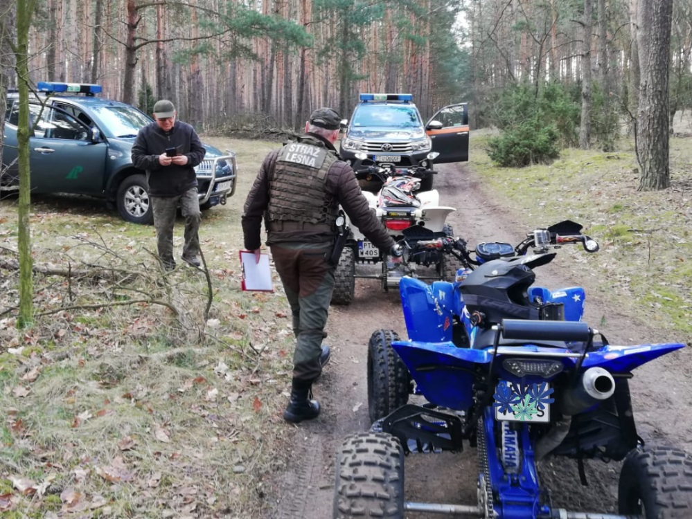 las quad jazda quadem po lesie straż leśna  - Archiwum Nadleśnictwa Turek