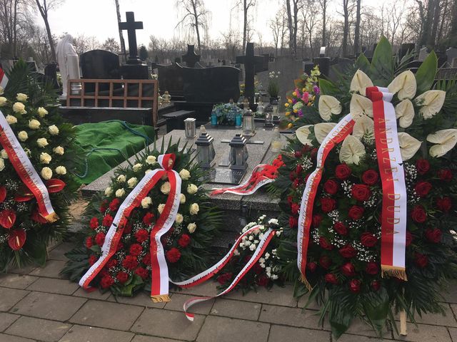 wieńca kwiaty grób gabriela zych - Danuta Synkiewicz