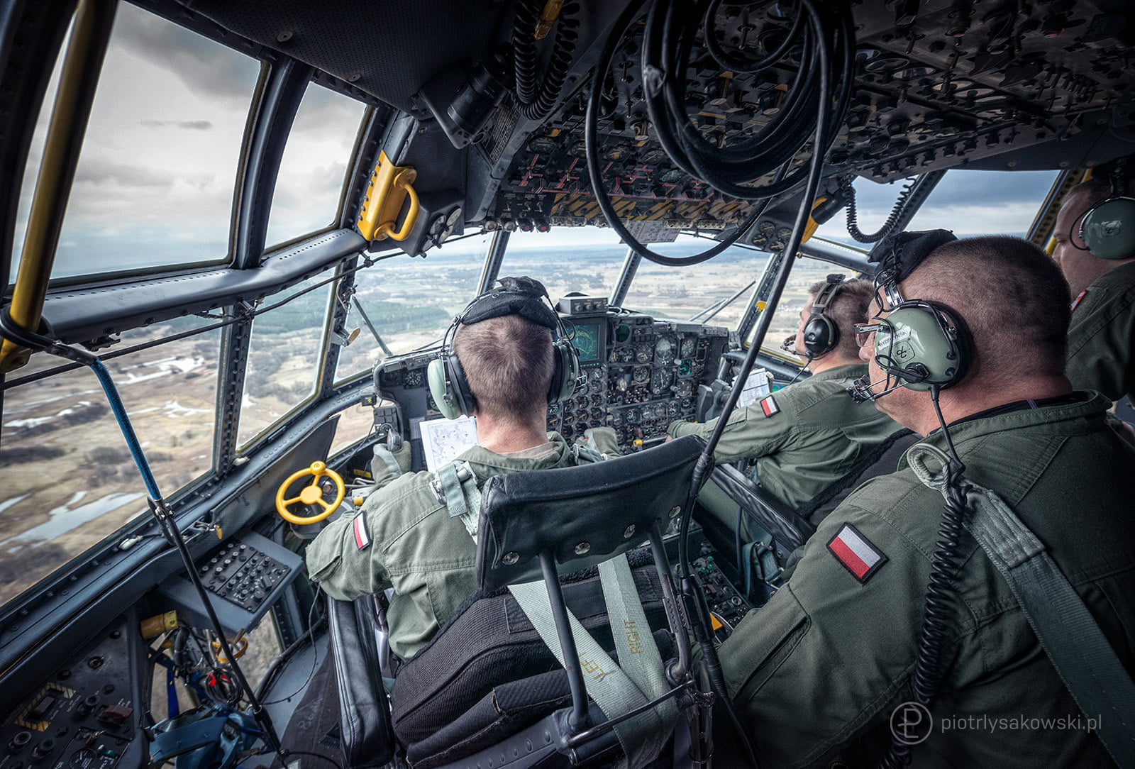 samolot Hercules w środku - Piotr Łysakowski