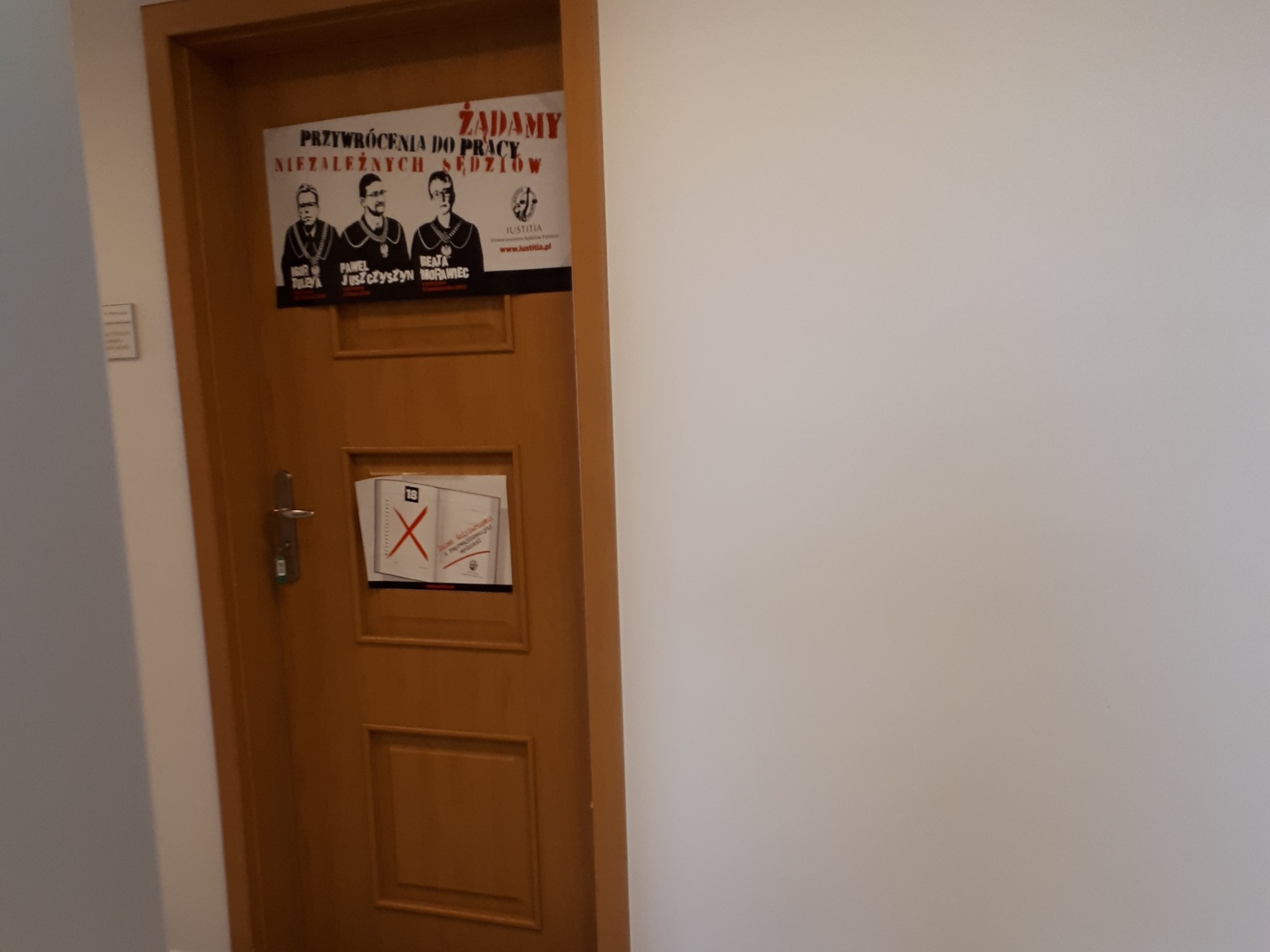 plakaty w sadzie poznań - FB: Marek Pietrzyński