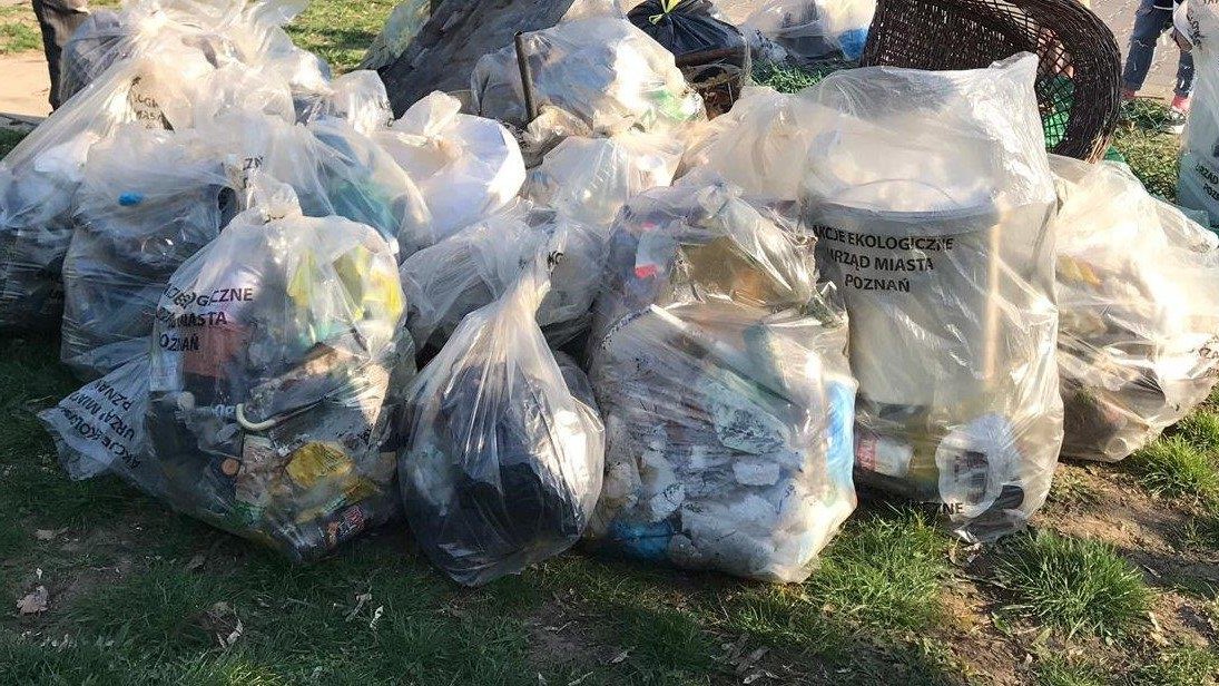 akcja sprzątania poznań dzień ziemi - UMP
