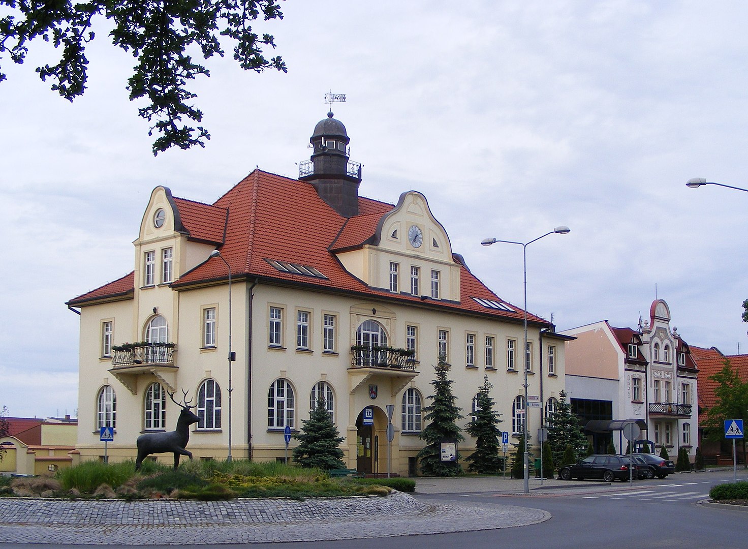 złotów urząd miasta magistrat urząd w złotowie - Autorstwa Antekbojar - Praca własna, CC0, https://commons.wikimedia.org/w/index.php?curid=30445752