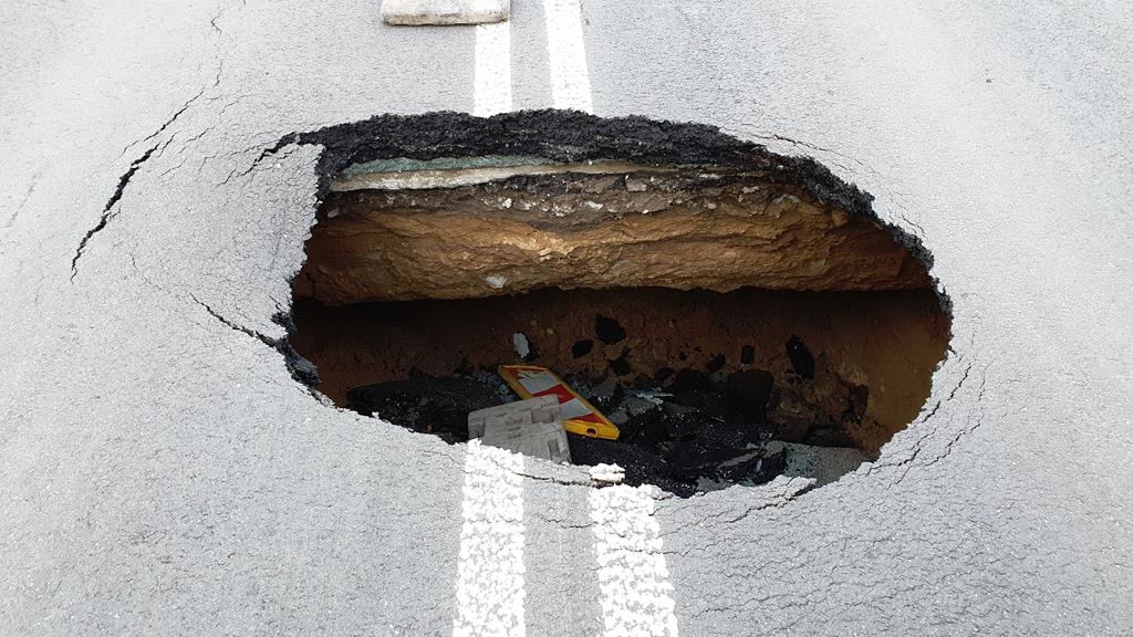 zapadła się jezdnia konin  - Zarząd Dróg Powiatowych w Koninie