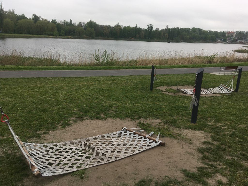 zniszczone hamaki weneja  - Rafał Muniak