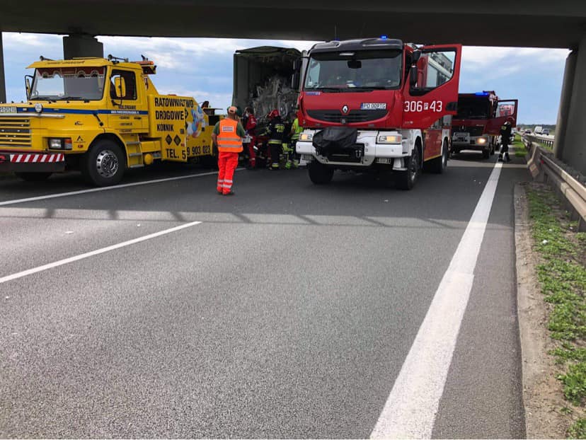 przygnieciony mężczyzna na a2 - Ochotnicza Straż Pożarna w Kleszczewie