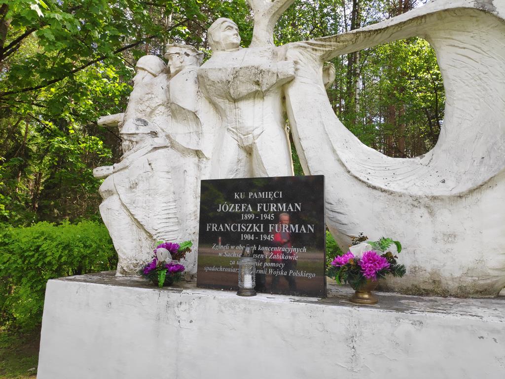 pomnik "spadochroniarzy" w Sokołowie - Przemysław Stochaj