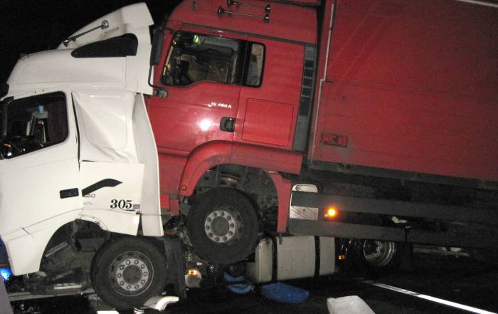 Zderzenie na A2 - ciężarówki - KWPSP w Poznaniu