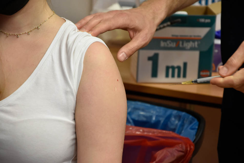 politechnika szczepienia punkt szczepień szczepienie szczepionka - Wojtek Wardejn - Radio Poznań