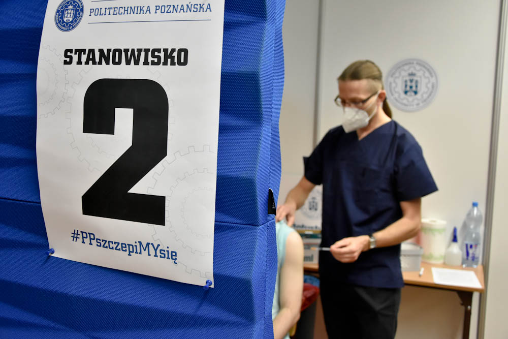 politechnika szczepienia punkt szczepień szczepienie szczepionka - Wojtek Wardejn - Radio Poznań