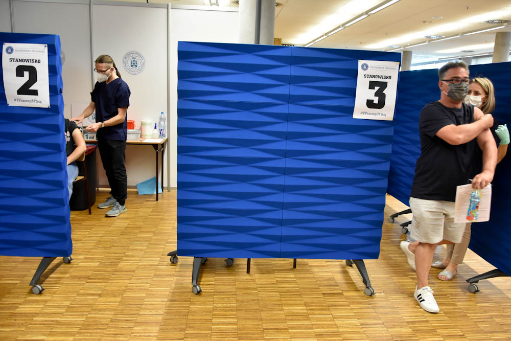 politechnika szczepienia punkt szczepień szczepienie szczepionka - Wojtek Wardejn - Radio Poznań