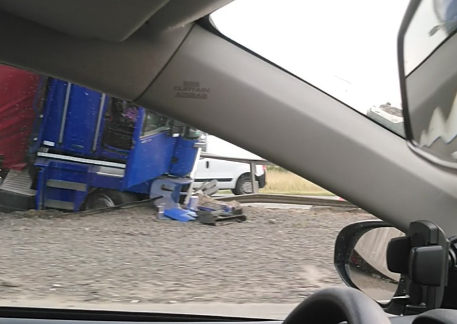 wypadek ciężarówki a2 - Witold Tomczyk - Twitter