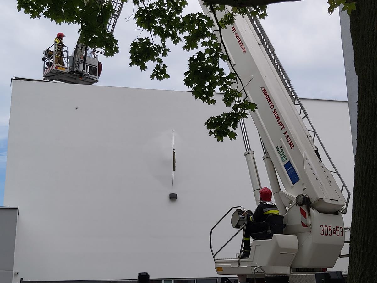 hala dach zawalony zawalona ulewa pod lipami - Krzysztof Polasik - Radio Poznań