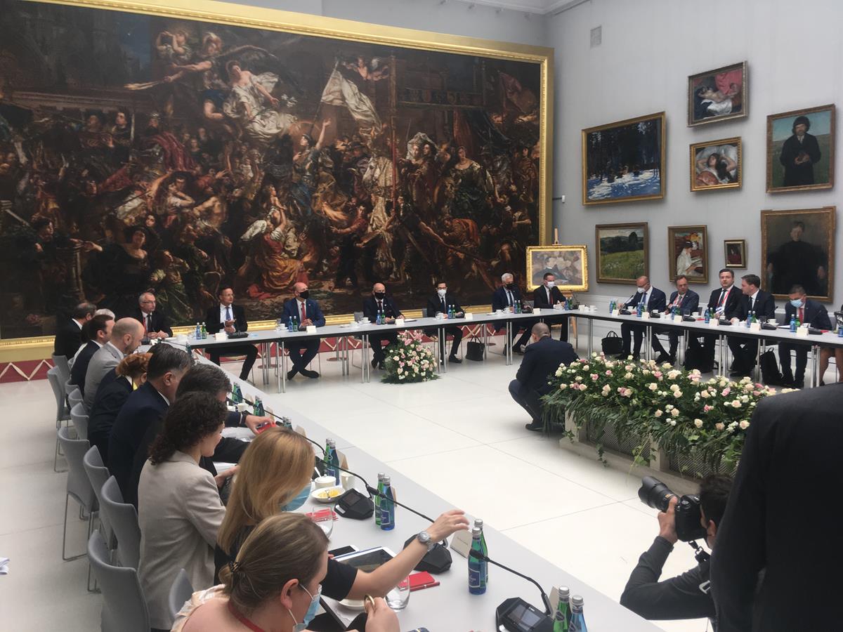 rogalin grupa wyszehradzka ministrowie v4 bałkany zachodnie - Rafał Regulski - Radio Poznań