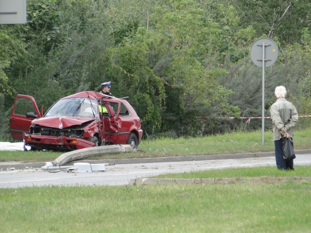Wypadek na ul. Pułaskiego - uderzenie w latarnię