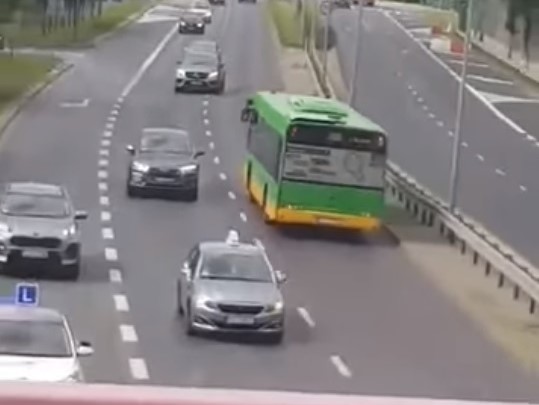 autobus jechał pod prąd lechicka  - FB: Poznański Trójkąt Bermudzki