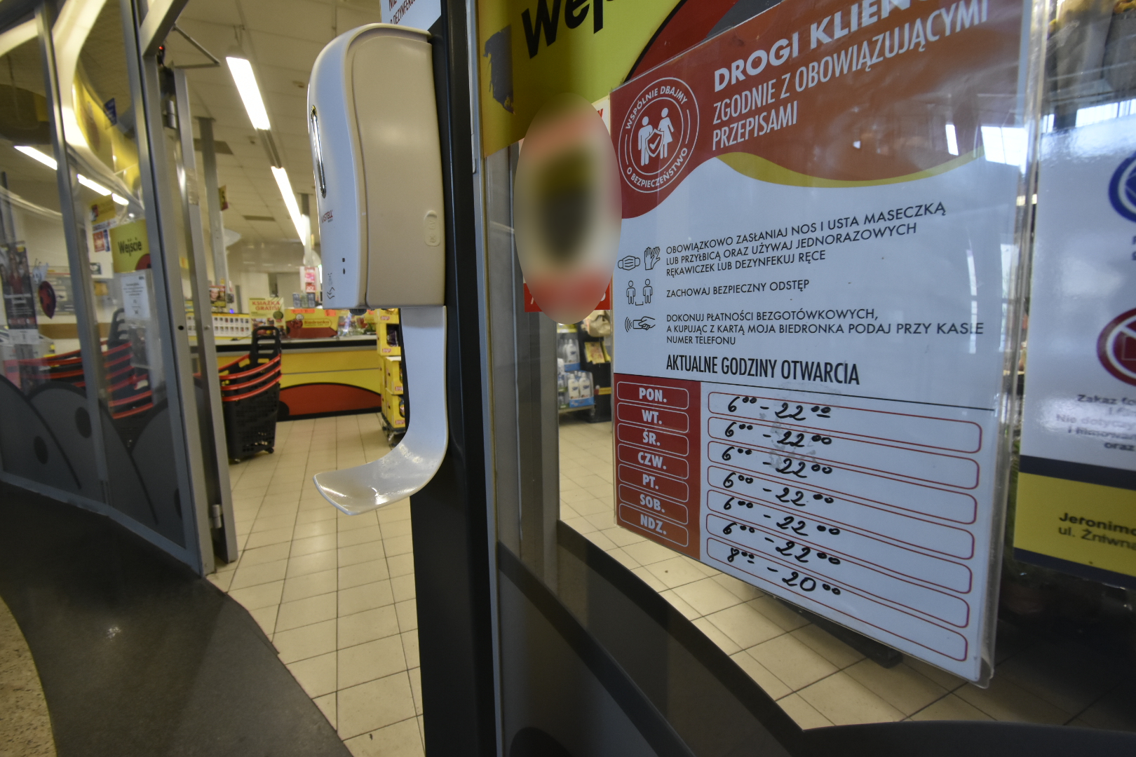 biedronka otwarta niedziela  - Wojtek Wardejn